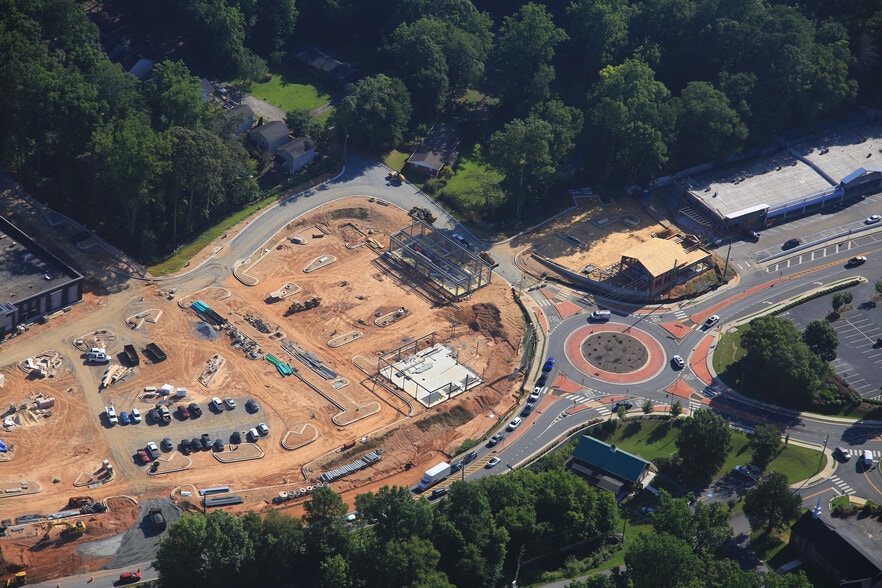 More Photos Of 0 Towne Lake Pky, Woodstock Unknown For Lease