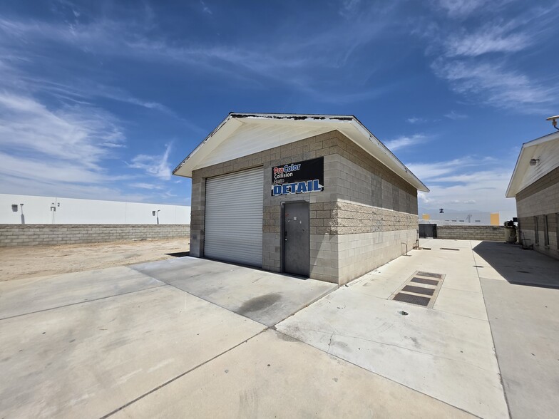 More Photos Of 1561-1571 S Lilac Ave, Bloomington Warehouse For Lease