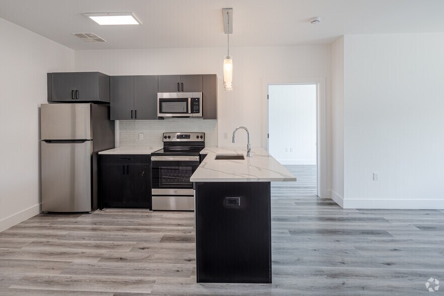 More Photos Of 102 Washington Ave, Belleville Apartments For Lease