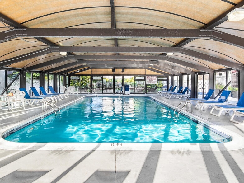 More Photos Of 551 Thames St, Newport Hotel For Sale
