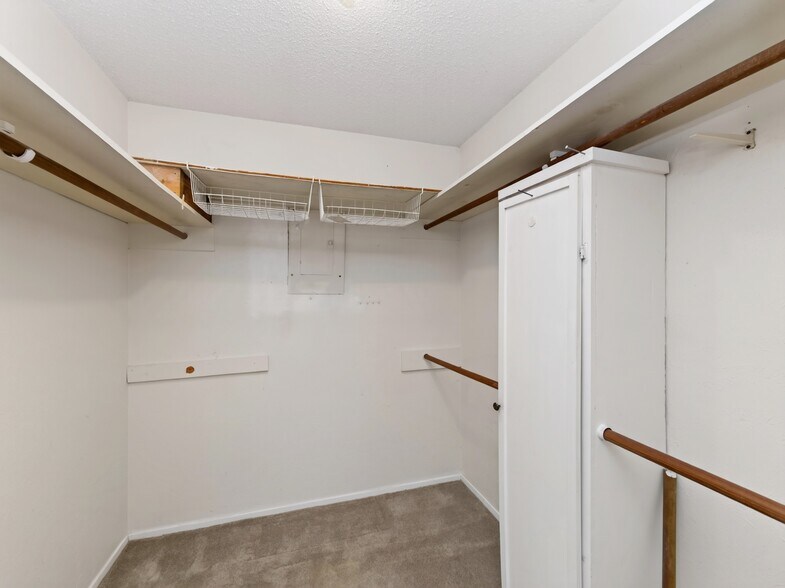 More Photos Of 1702 Lone Oak Dr, Leander Flex For Sale