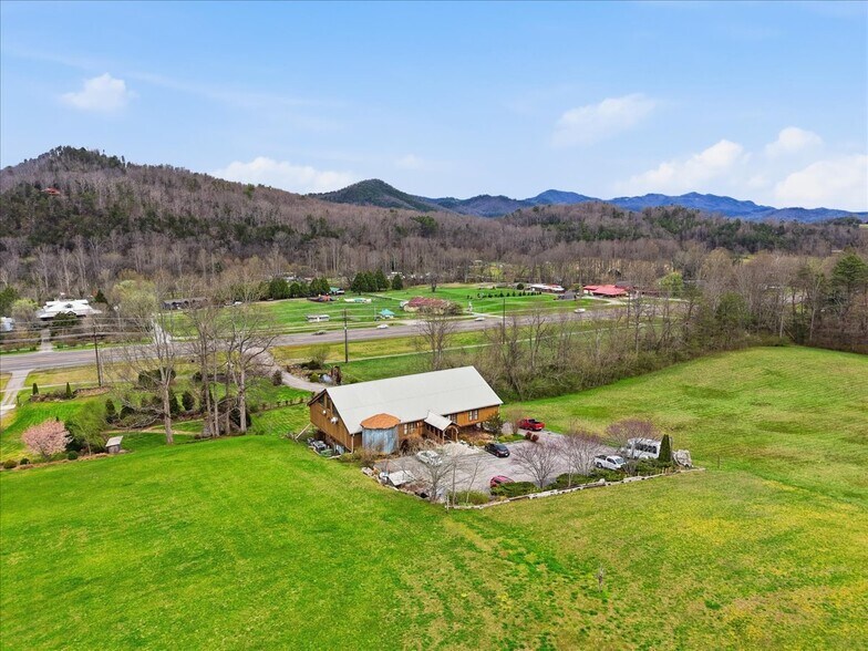 More Photos Of 7264 E Lamar Alexander Pky, Townsend Freestanding For Sale