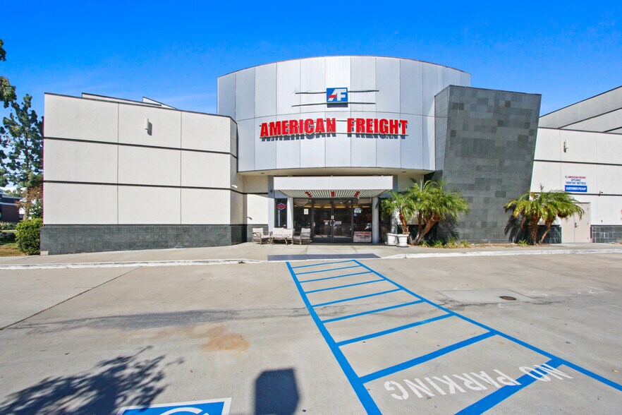 More Photos Of 18714 S Gridley Rd, Cerritos Freestanding For Lease