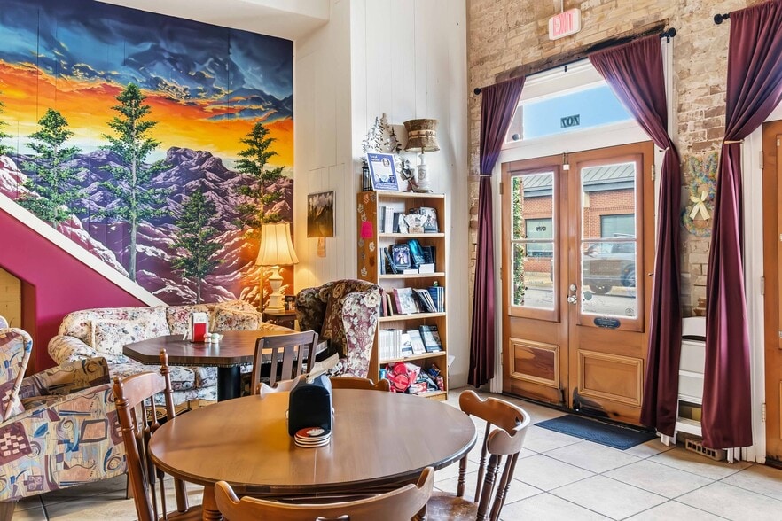 More Photos Of 709 Chestnut St, Bastrop Storefront Retail Residential For Sale