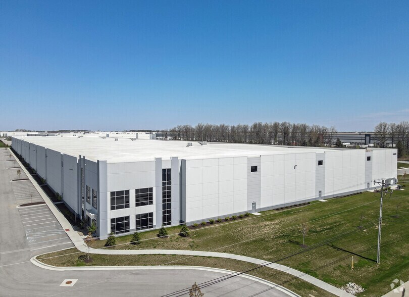 More Photos Of 9400 Bradford Rd, Plainfield Distribution For Lease