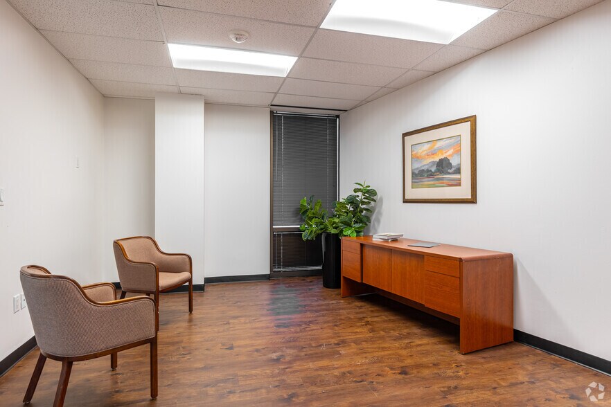 More Photos Of 13465 Midway Rd, Farmers Branch Office For Lease