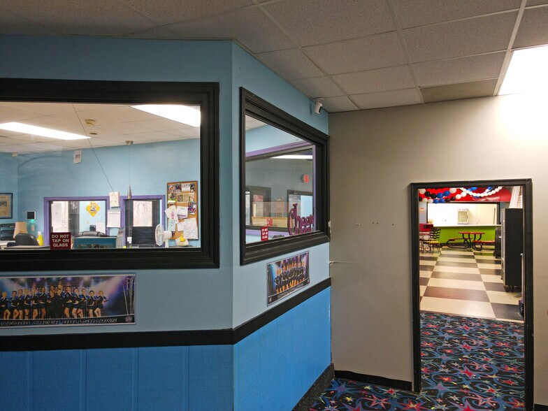 More Photos Of 3903 S Lamar Blvd, Oxford General Retail For Sale