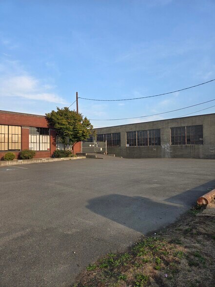 More Photos Of 5015-5025 Colorado Ave S, Seattle Warehouse For Lease