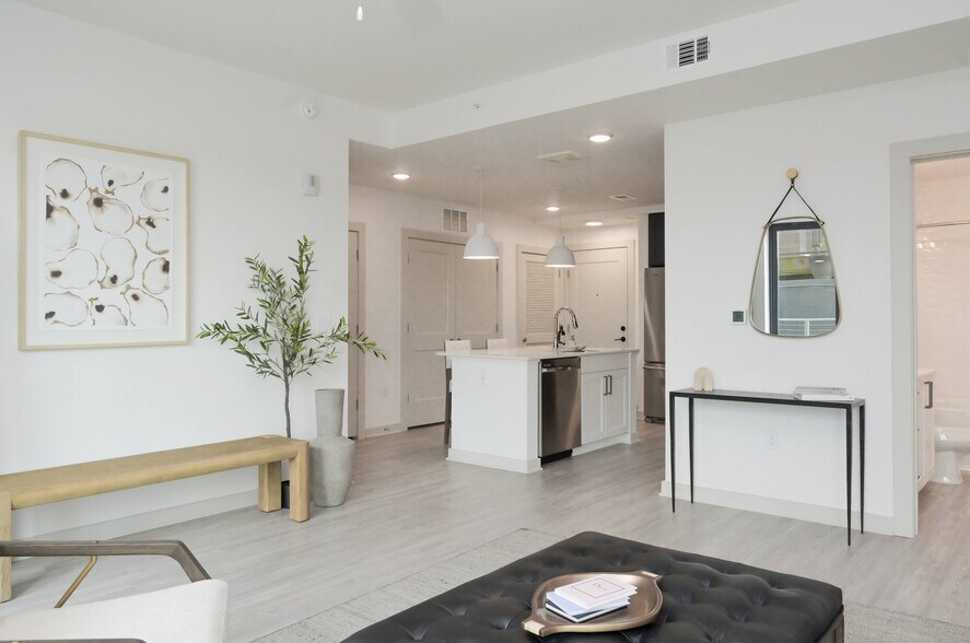 More Photos Of 55 Romney St, Charleston Apartments For Lease