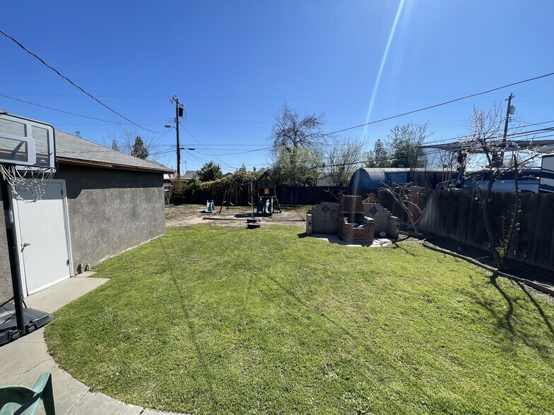 More Photos Of 1313 Brundage Ln, Bakersfield Office For Lease