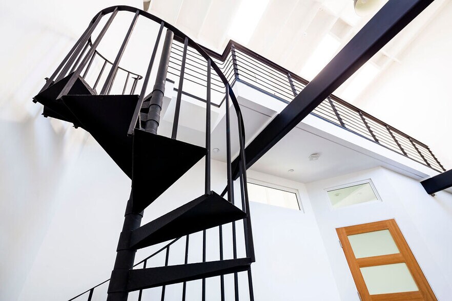 More Photos Of 1447 11th St, Santa Monica Office Residential For Lease