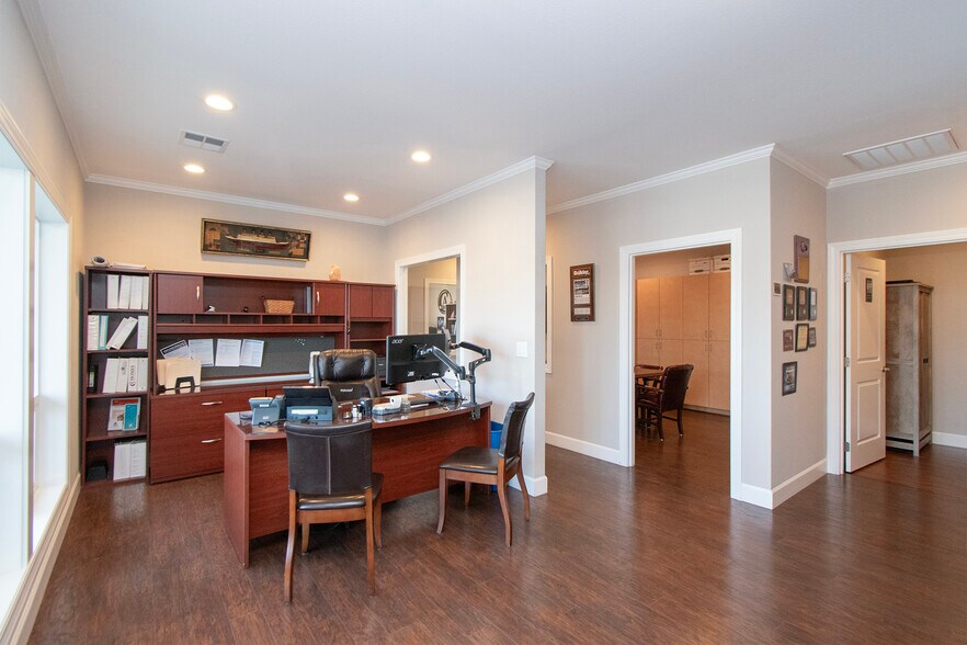 More Photos Of 495 Spruce St, Sequim Office For Sale
