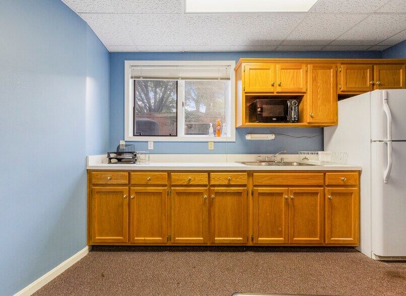 More Photos Of 3044 Breckenridge Ln, Louisville Office Residential For Sale