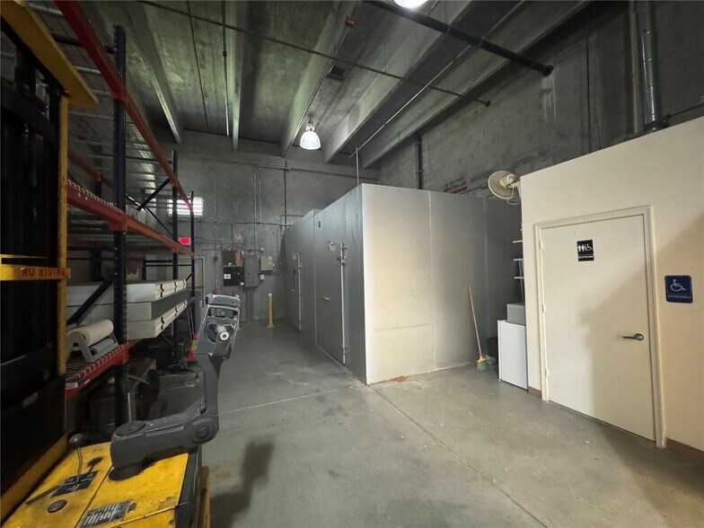 More Photos Of 2061 NW 112th Ave, Miami Light Distribution For Lease