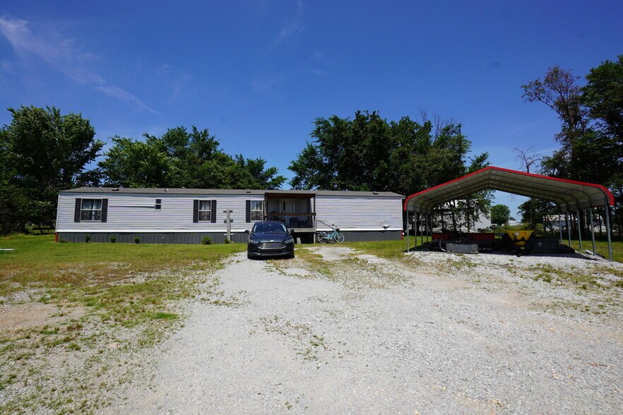 More Photos Of 54450 E Highway 85A, Afton Service For Sale