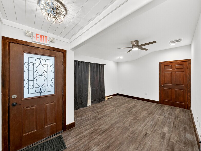 More Photos Of 612 N Third Street, Princeton Office For Sale