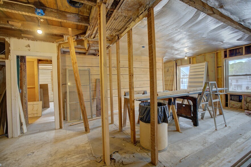 More Photos Of 150 Main St, Benton Office For Sale