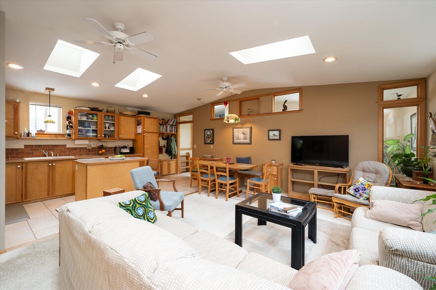 More Photos Of 1324 Commercial, Bellingham General Retail For Sale