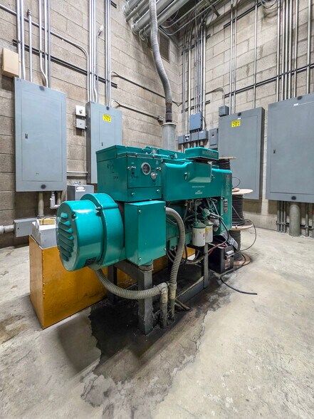 More Photos Of 1015 New York Ave, Toledo Distribution For Sale