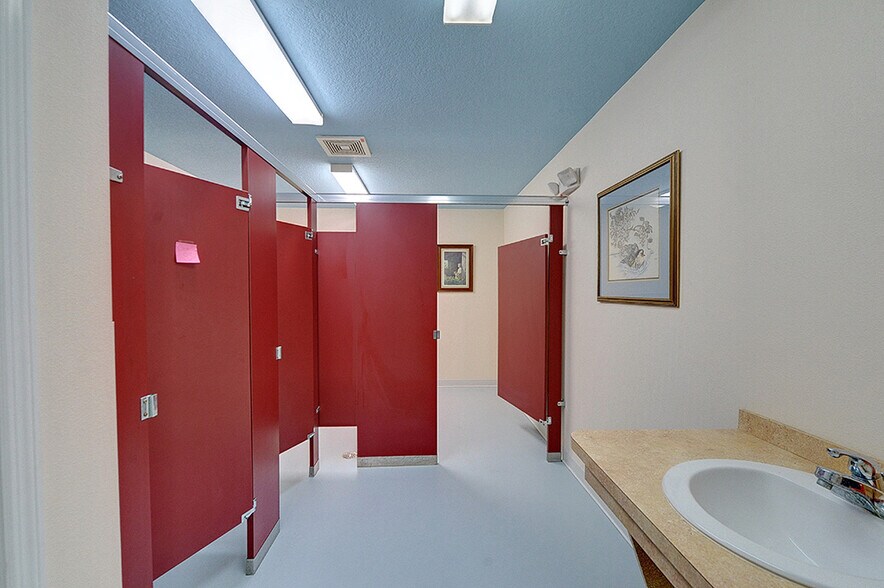 More Photos Of 6991 W Cardinal St, Homosassa Medical For Sale