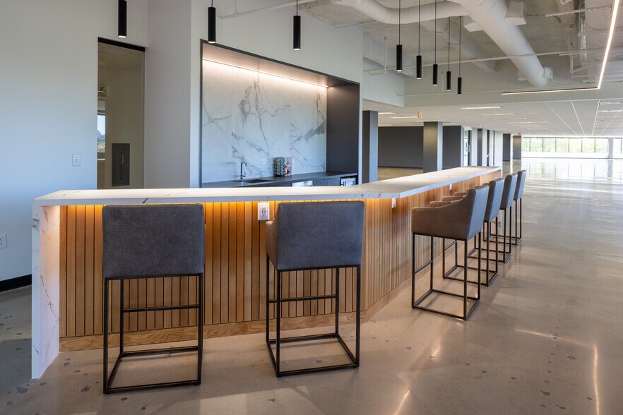 More Photos Of 4151 Ashford Dunwoody Rd NE, Atlanta Office For Lease