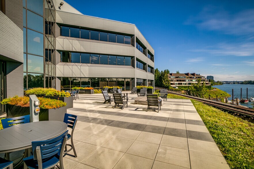 More Photos Of 5100 S Macadam Ave, Portland Unknown For Lease