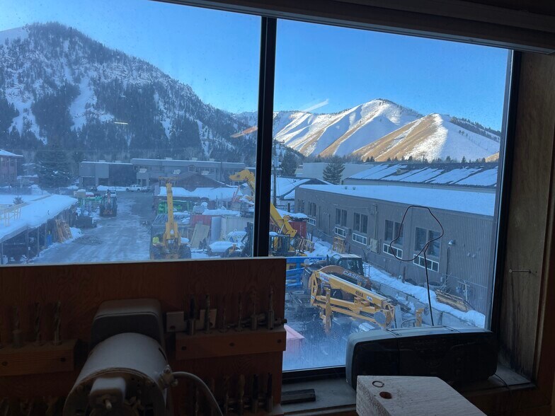 More Photos Of 471 E 10th St, Ketchum Warehouse For Sale