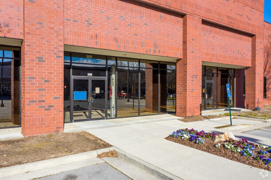 More Photos Of 560 Old Peachtree Rd, Suwanee Warehouse For Lease