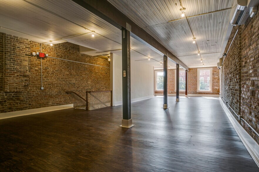 More Photos Of 803 S Main St, Columbia Storefront Retail Office For Lease