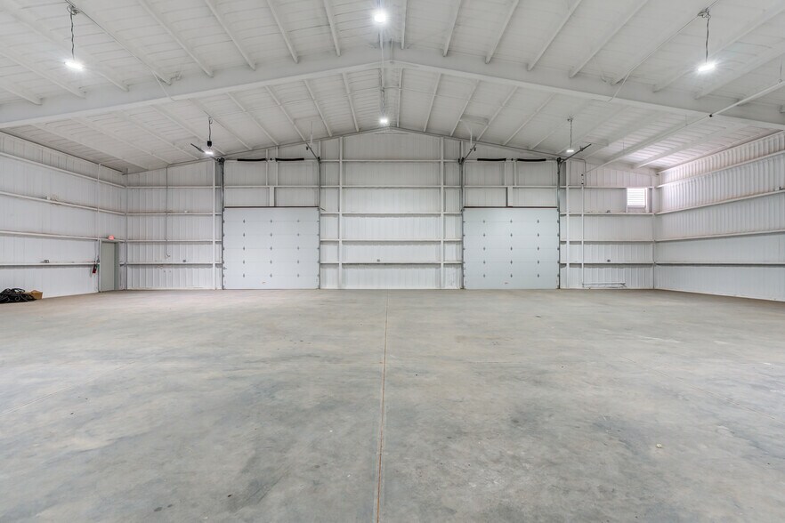 More Photos Of 3229 118th St, Lubbock Distribution For Sale