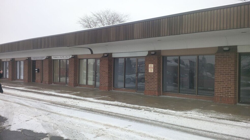 Primary Photo Of 6810 S Cedar St, Lansing Storefront Retail Office For Lease