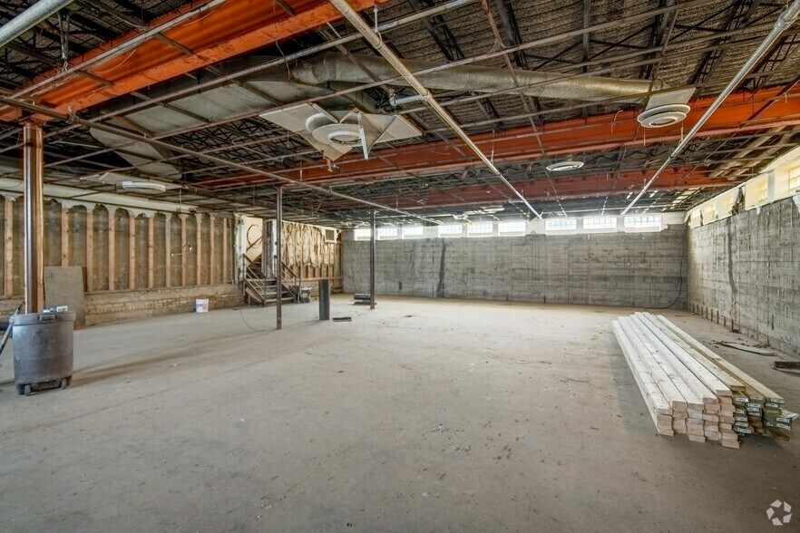 More Photos Of 1442 N Memorial Dr, Racine Office For Sale