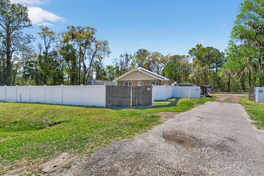 More Photos Of 10676 New Kings Rd, Jacksonville Office For Lease