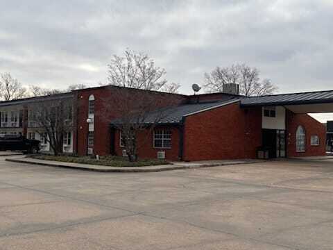 More Photos Of 110 Independence Ave, Kennett Hotel For Sale