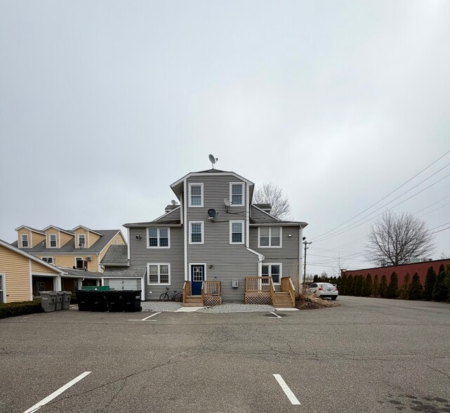 More Photos Of 129 Main St, Old Saybrook Apartments For Lease