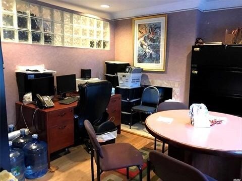 More Photos Of 18 Main St, Roslyn Office For Sale