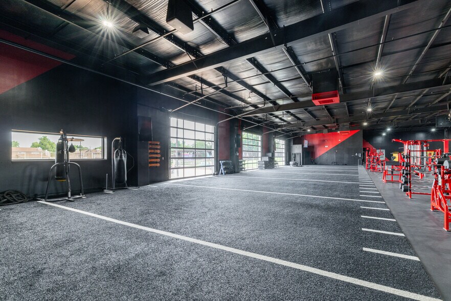 More Photos Of 3333 W Hefner Rd, Oklahoma City Sports And Entertainment For Lease