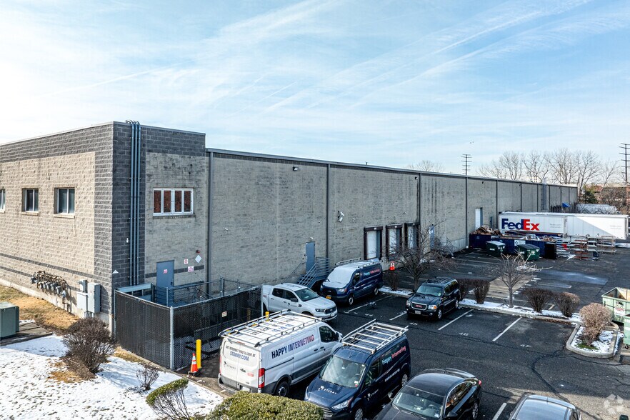 More Photos Of 701 Penhorn Ave, Secaucus Warehouse For Lease