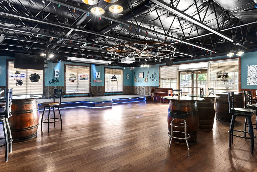 More Photos Of 7126 Skyway, Paradise Storefront Retail Office For Sale