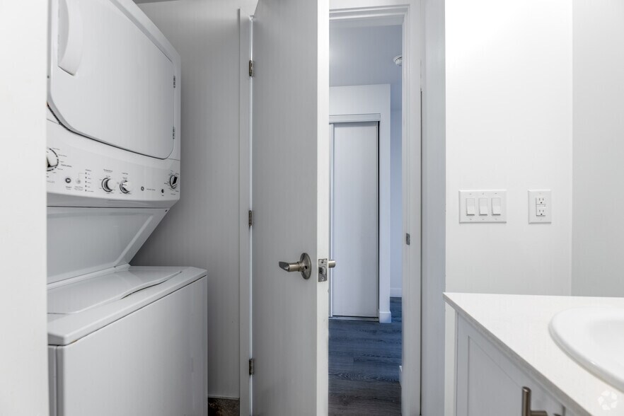 More Photos Of 100 Bond St E, Oshawa Apartments For Lease