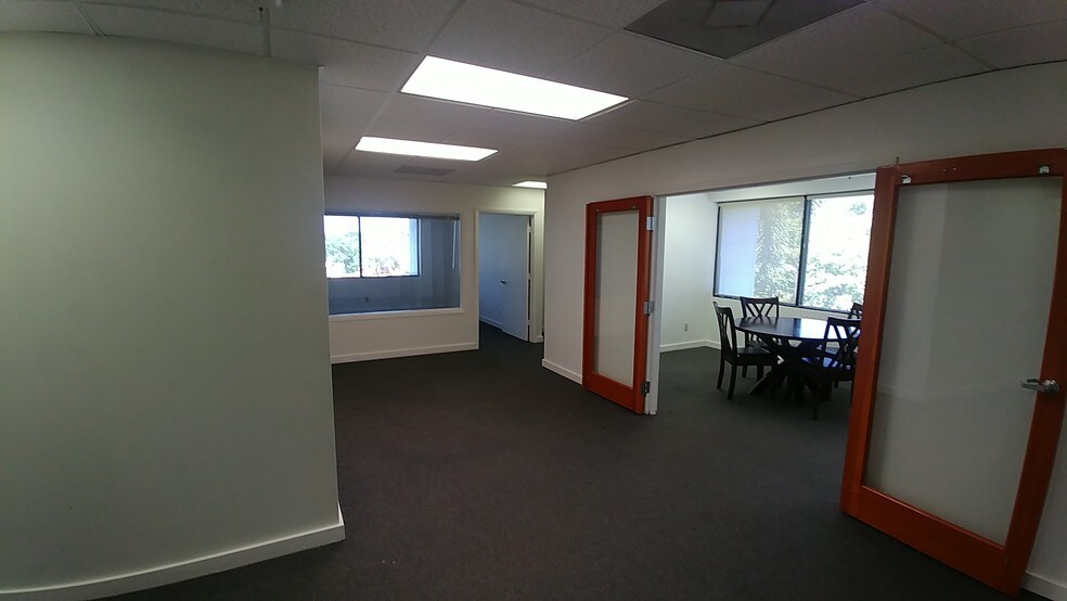 More Photos Of 6100 Glades Rd, Boca Raton Office For Lease