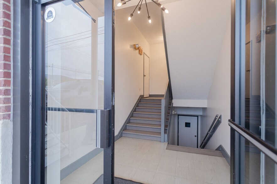 More Photos Of 406 W Spotswood Trl, Elkton Storefront For Sale
