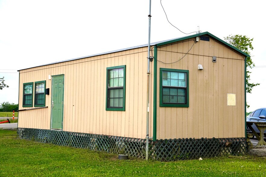 More Photos Of 24313 County Rd 46, Angleton Trailer Camper Park For Sale