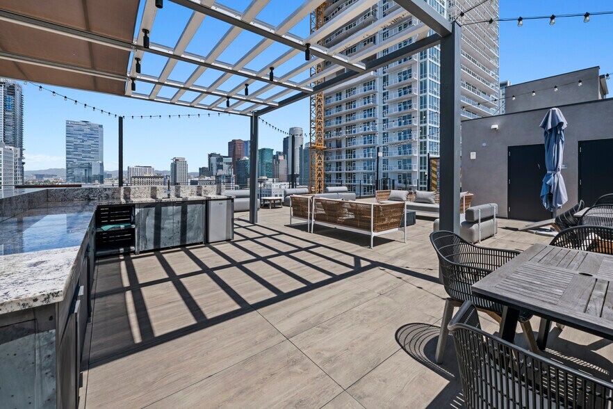 More Photos Of 1031 S Broadway, Los Angeles Office For Lease