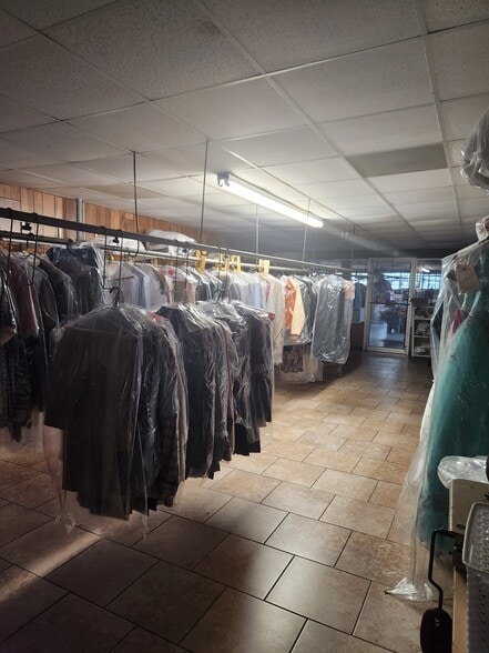 More Photos Of 702 W Willis St, Alvin Freestanding For Sale