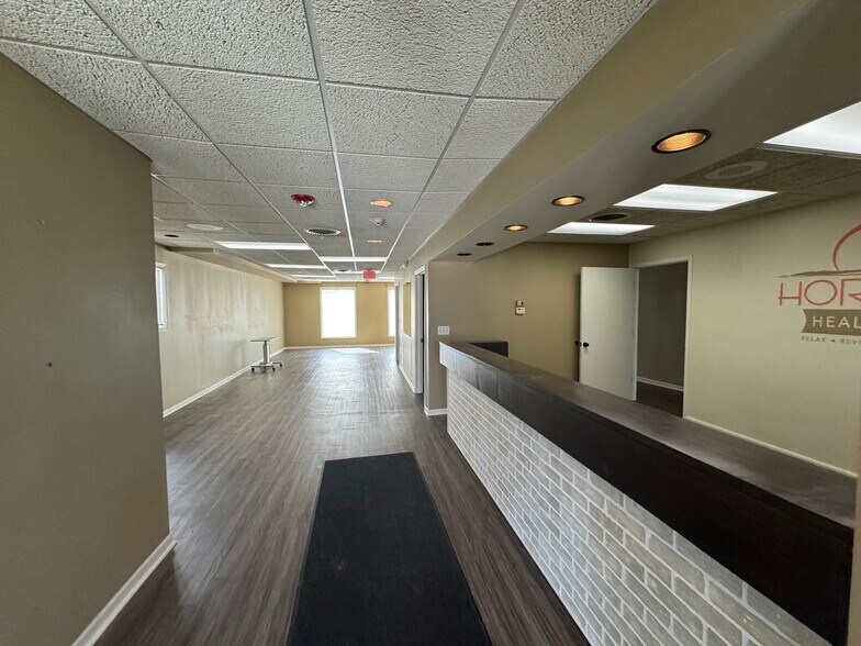 More Photos Of 1112 E Railroad St, Sandwich Office For Sale