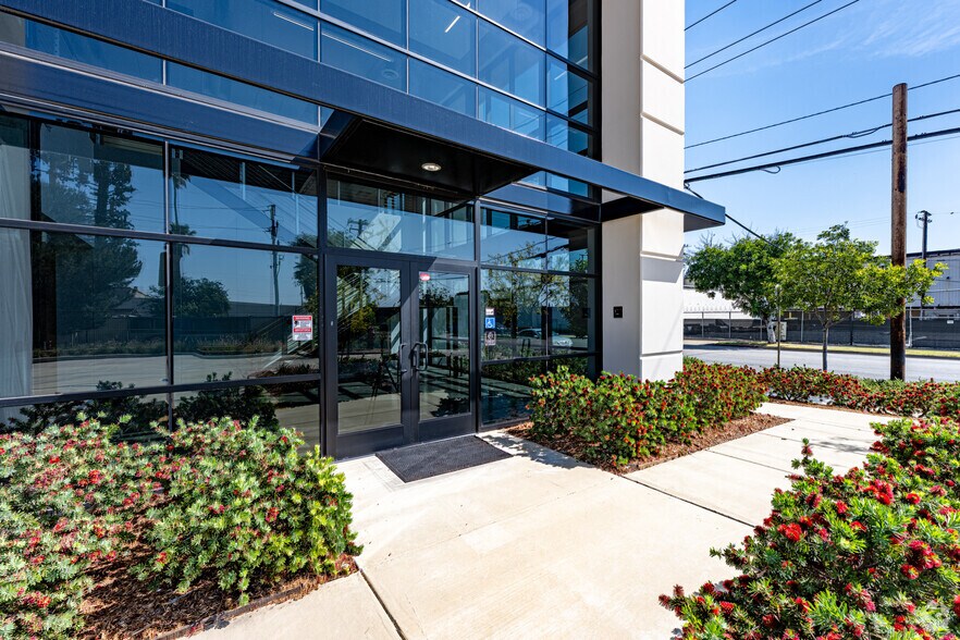 More Photos Of 415 S Motor Ave, Azusa Warehouse For Sale