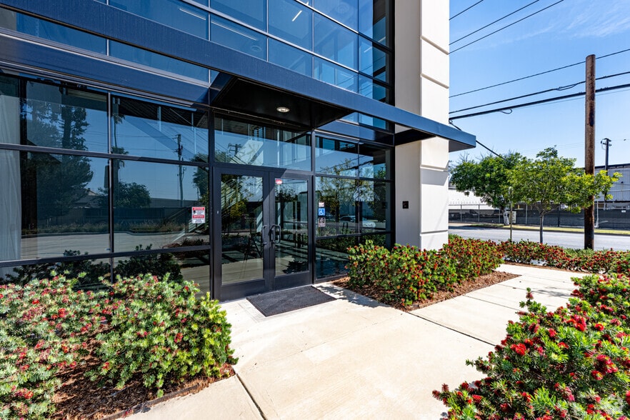 More Photos Of 415 S Motor Ave, Azusa Warehouse For Lease