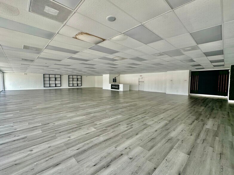 More Photos Of 1724-1736 NE 163rd St, North Miami Beach Freestanding For Lease