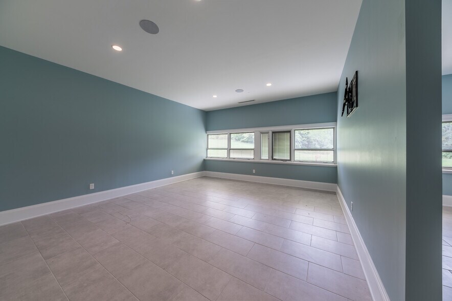 More Photos Of 145 School Rd, Mount Morris Office For Sale